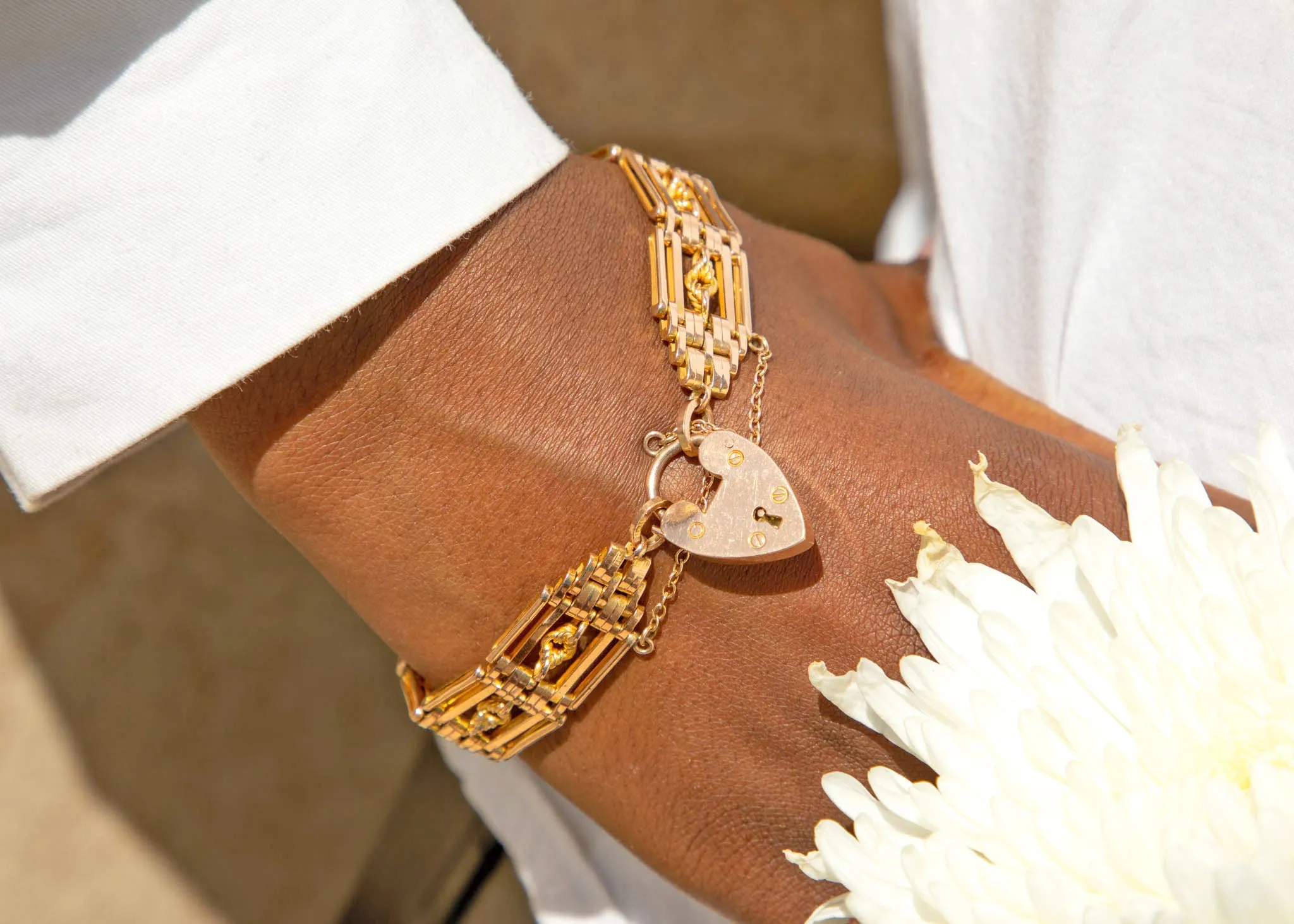7" Antique 9ct Gold Lover's Knot Gate Bracelet with Heart Padlock, 26.4g