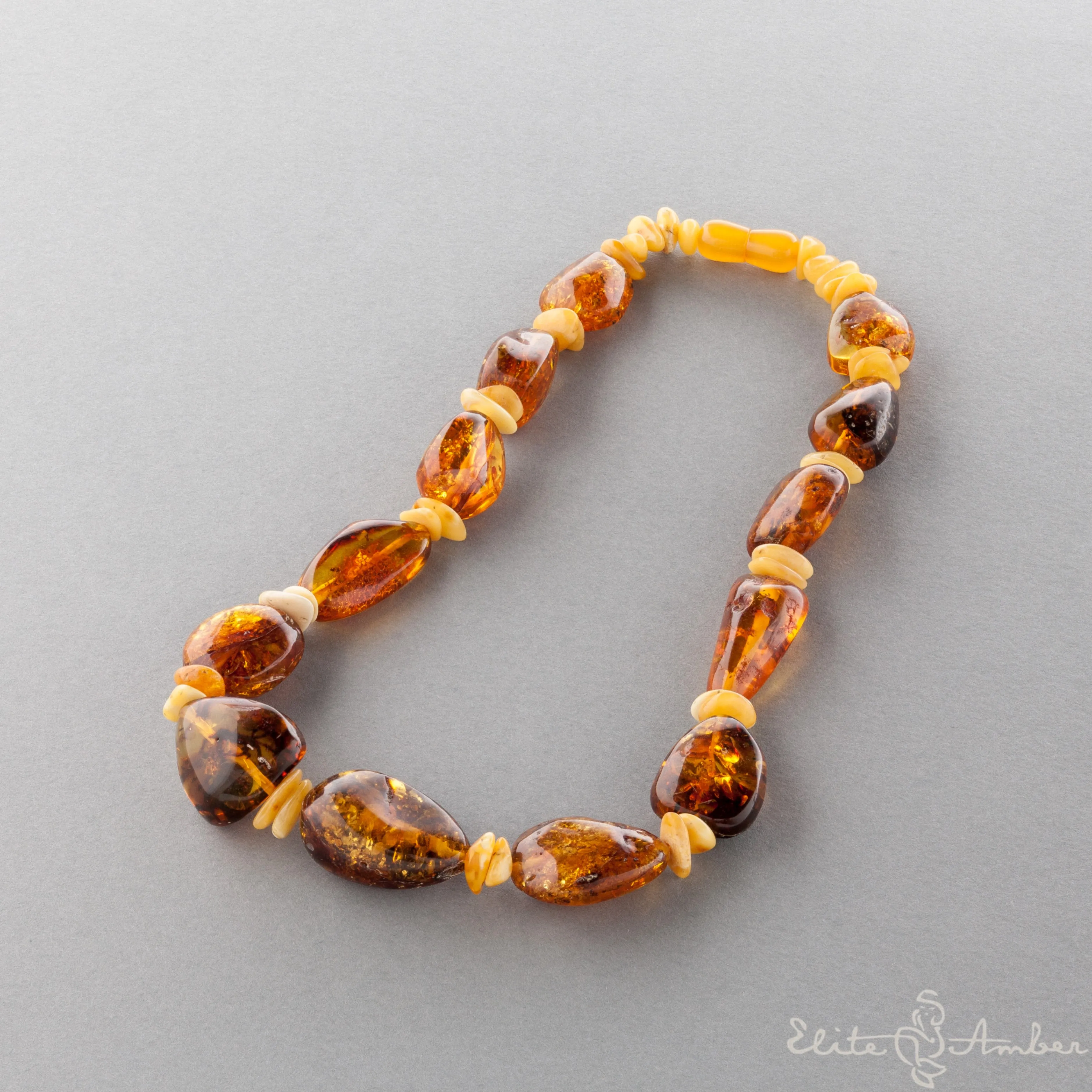 Amber necklace "Rocky"
