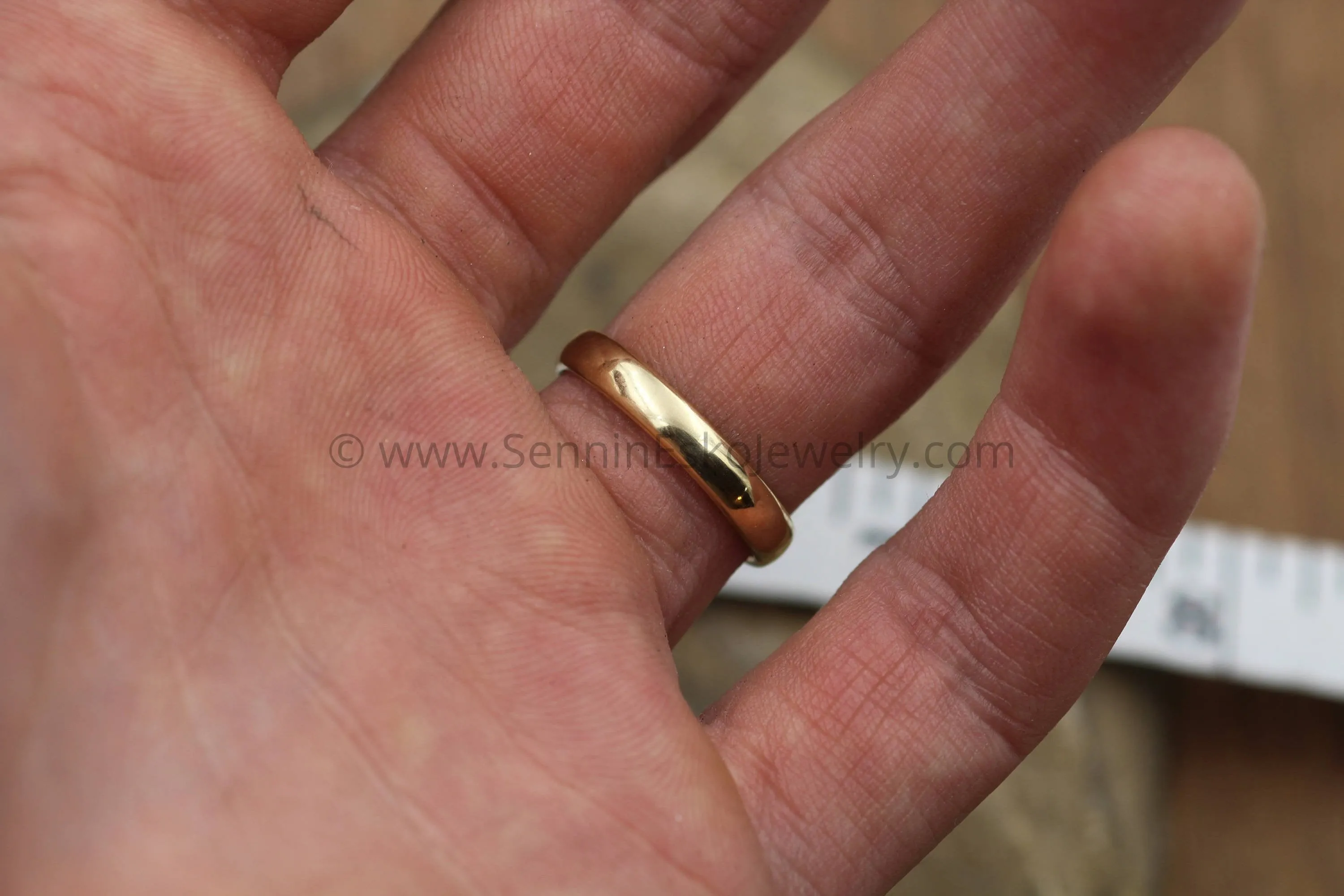 Comfort Fit 14kt Yellow Gold 4x1.4mm Band - Glossy Finish