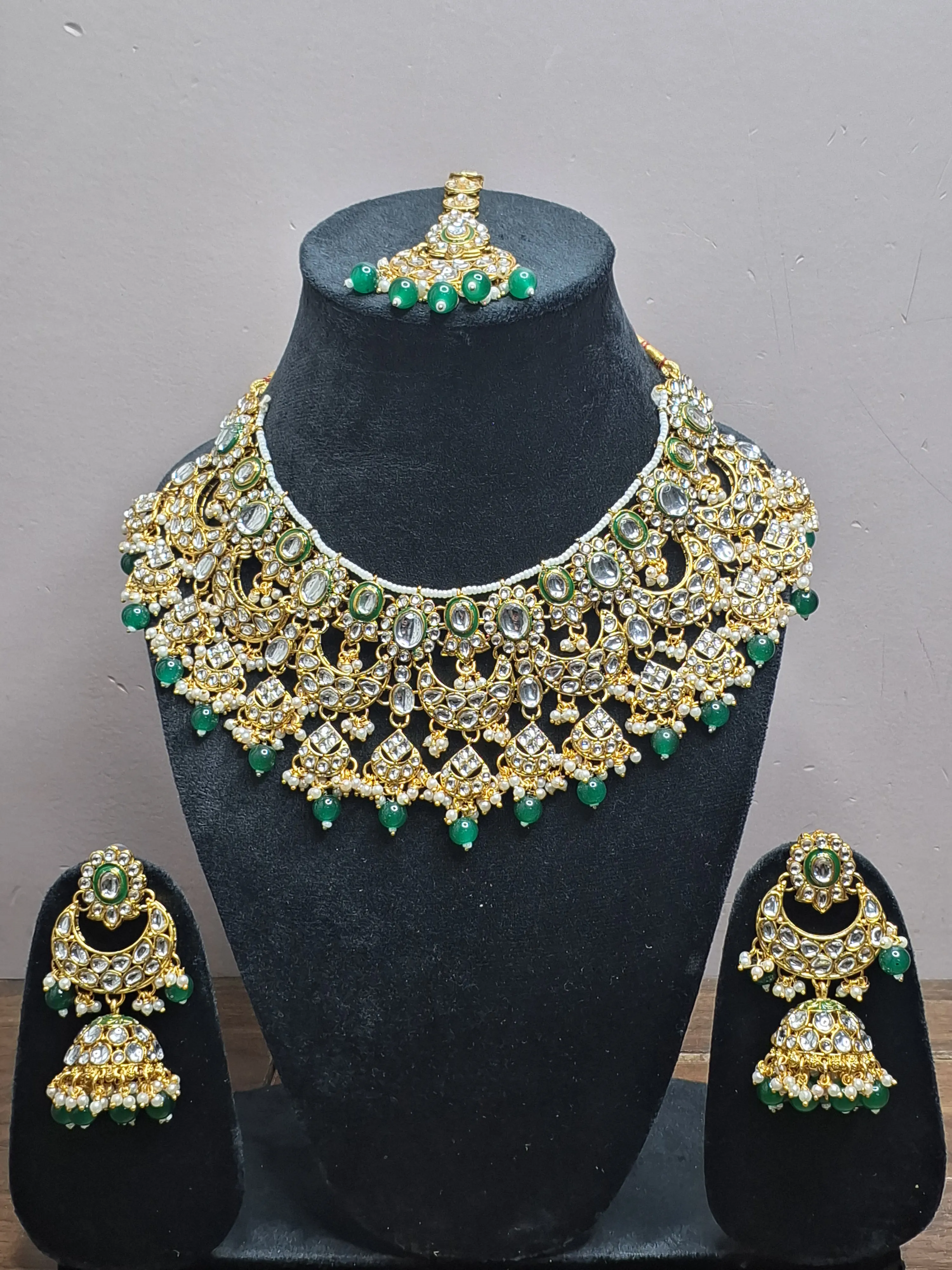 Green colour Gold Plated Kundan Necklace with Earring & Maang Tikka