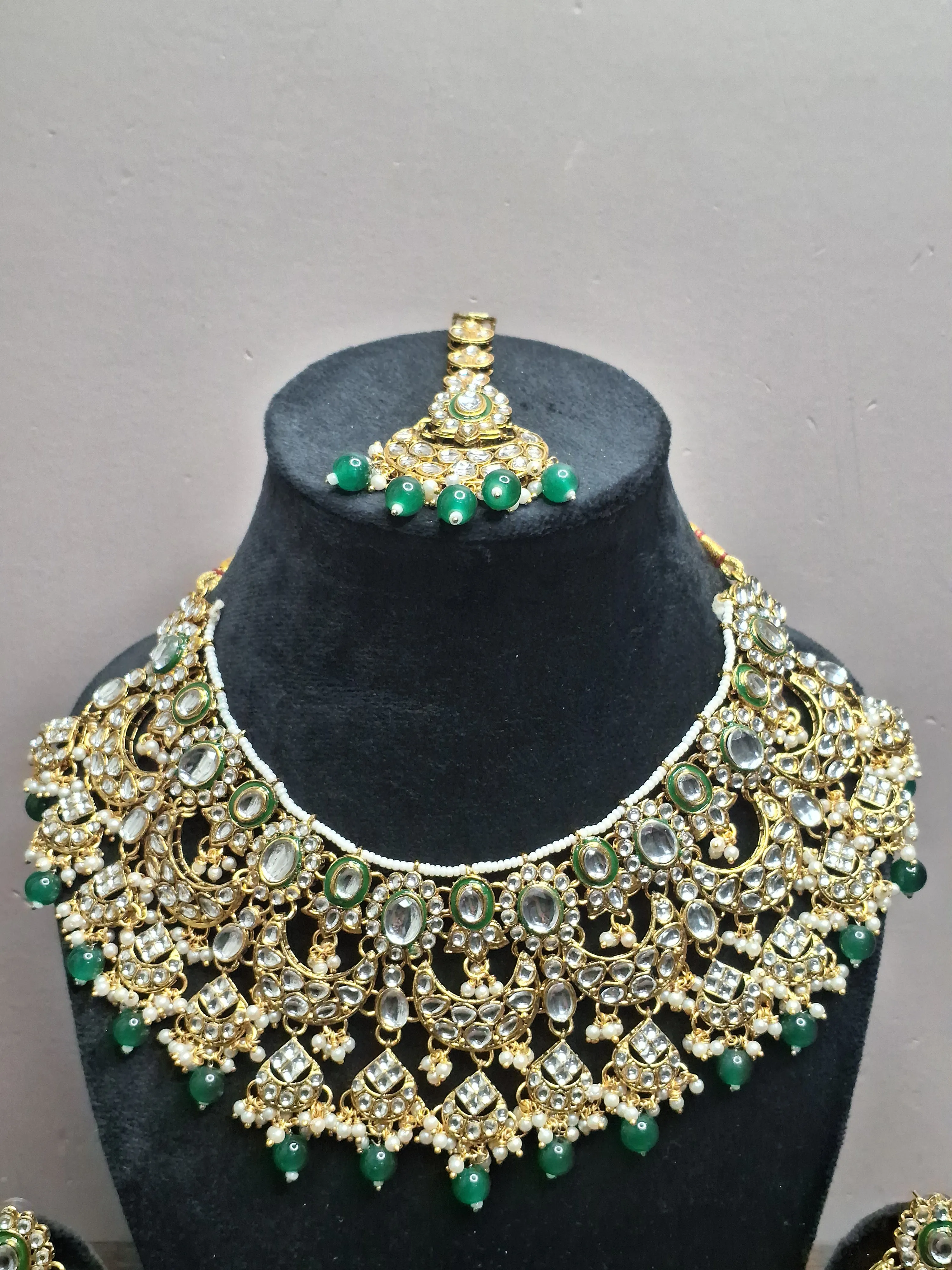 Green colour Gold Plated Kundan Necklace with Earring & Maang Tikka