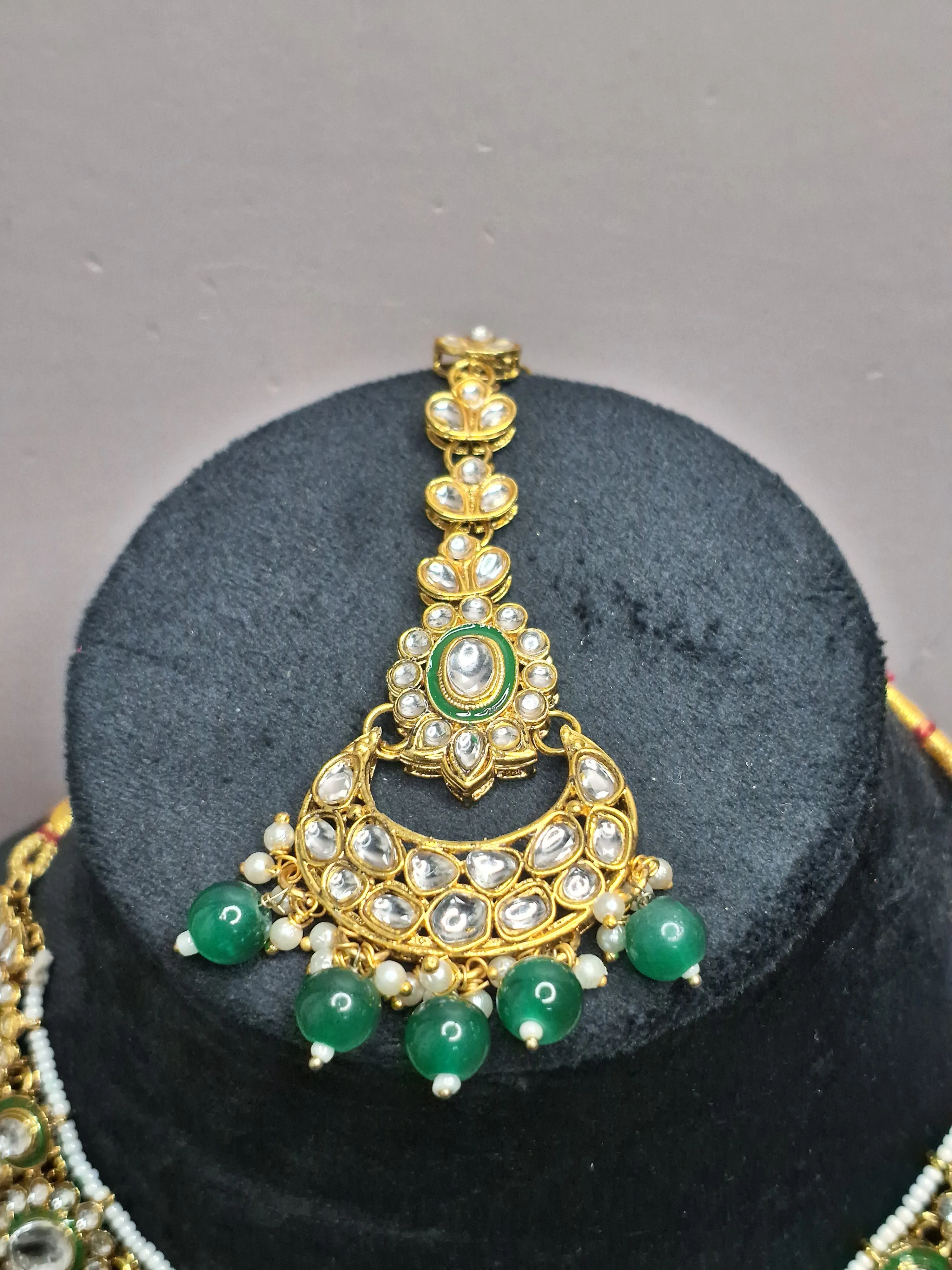 Green colour Gold Plated Kundan Necklace with Earring & Maang Tikka
