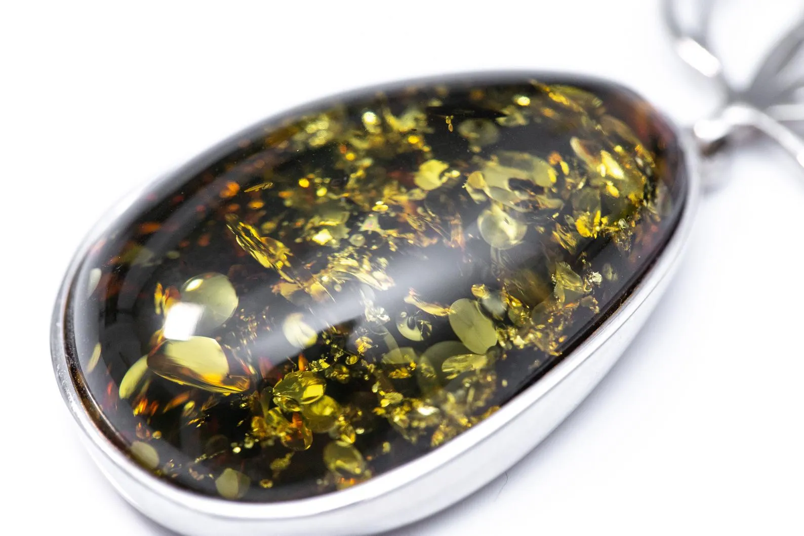 Lotus Motif Midi Green Amber Pendant