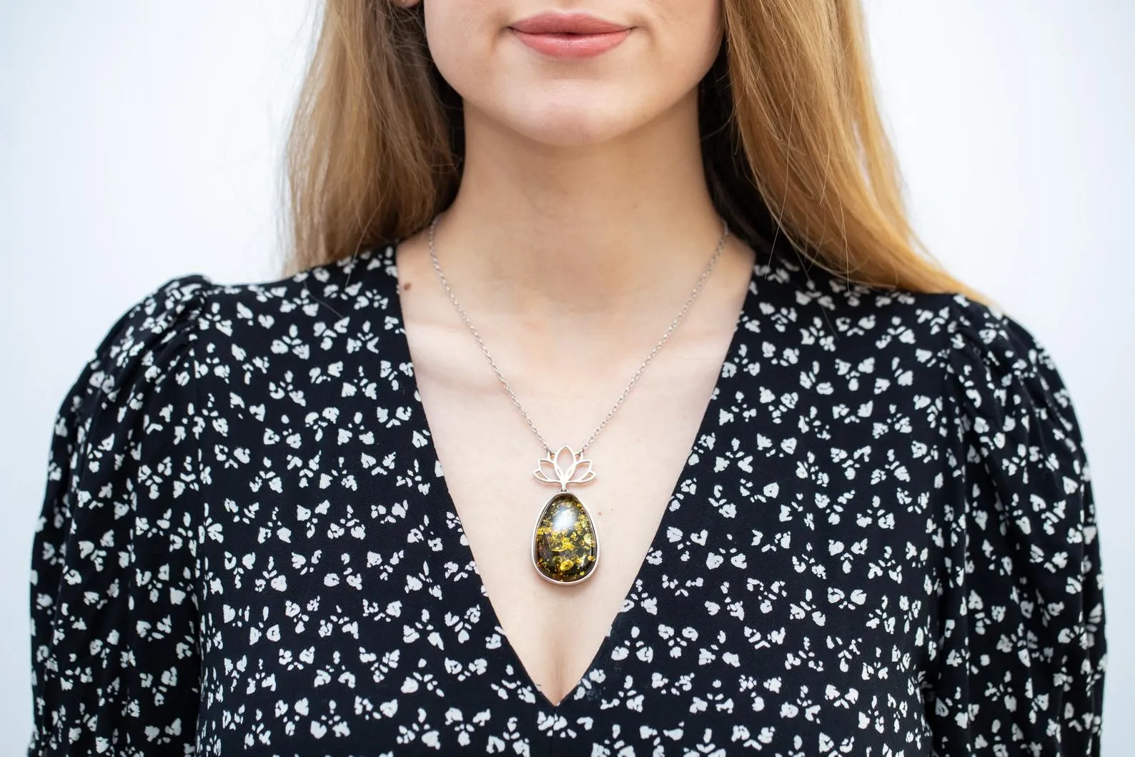Lotus Motif Midi Green Amber Pendant